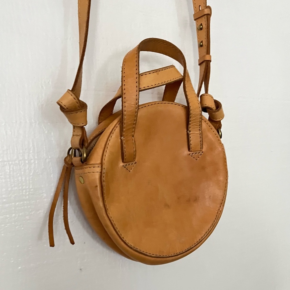 Madewell "Juno" Crossbody Round Bag Saddle Leather - Picture 3 of 7
